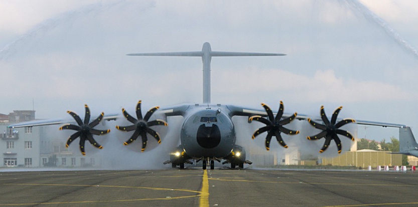 L'armée condamnée à vendre puis à relouer ses navires et ses avions